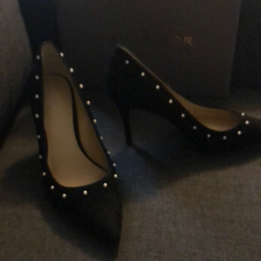 Ann Taylor Loretta pearl trim pump